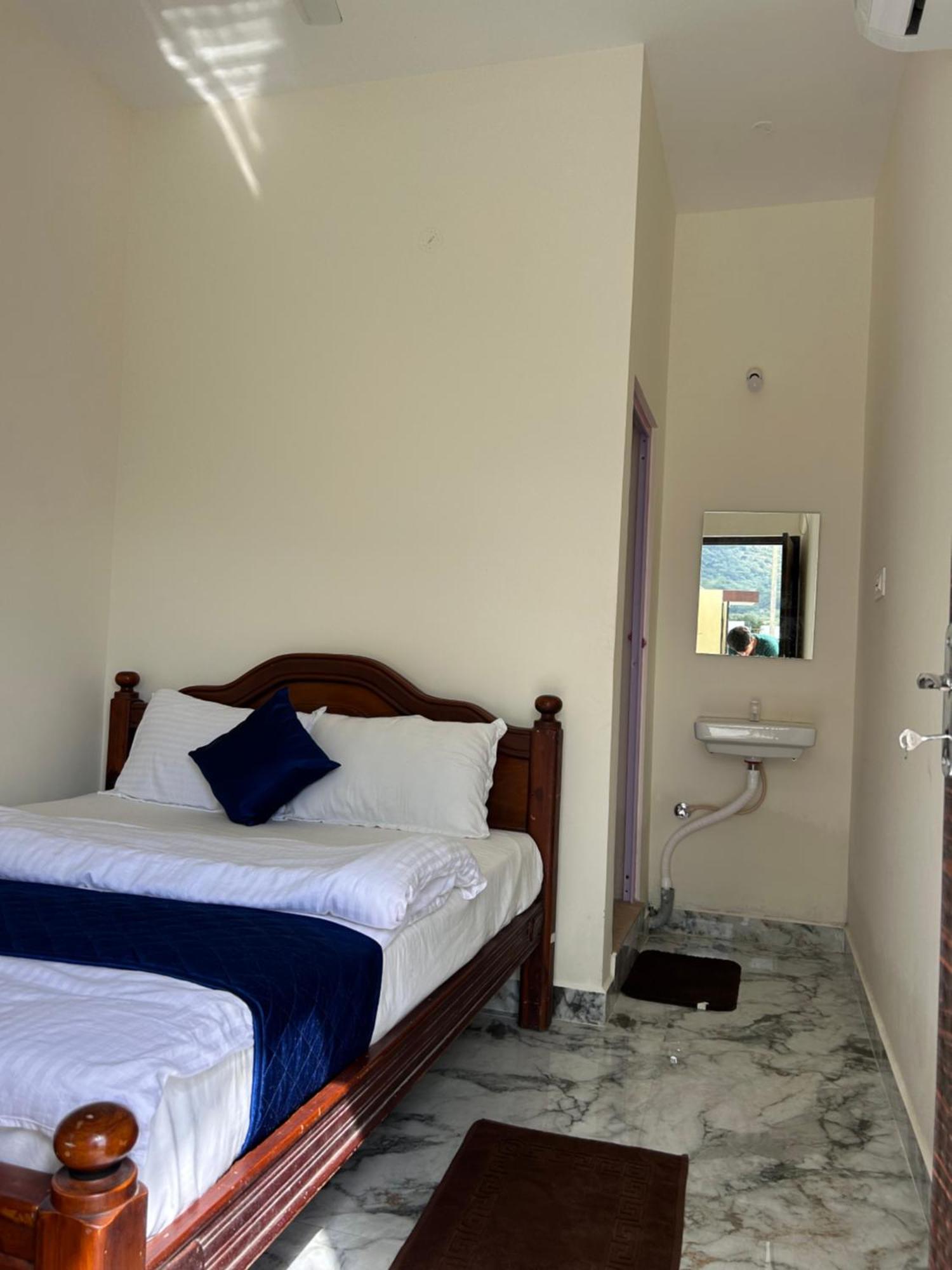 Dss Home Stay Just 500 Meter Girivalam Road Tiruvannāmalai エクステリア 写真